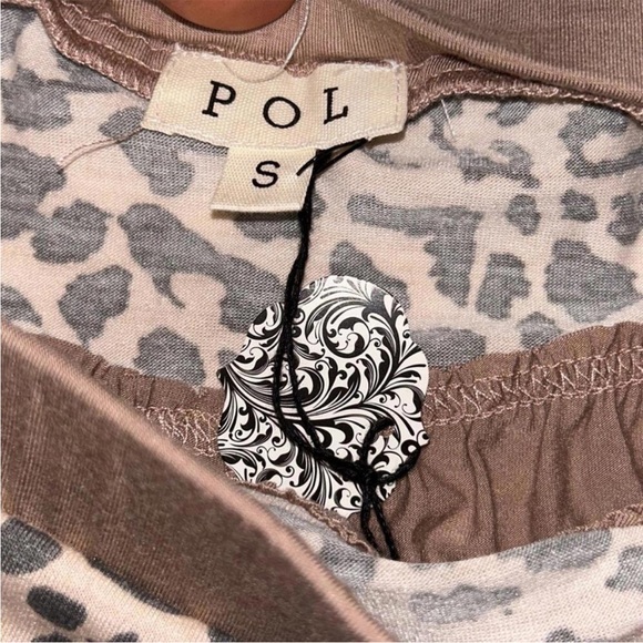 POL l NWT Latte Leopard Print Accent Shorts Small - Picture 4 of 4